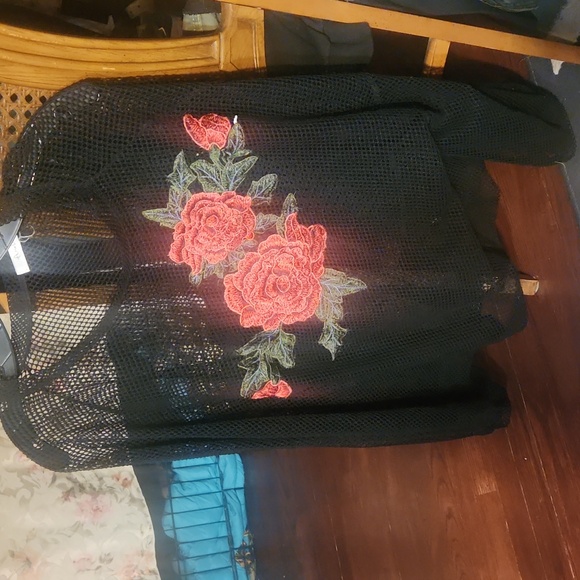 Fishnet Top with Red Roses Long Sleeve Size 1X - Picture 5 of 5